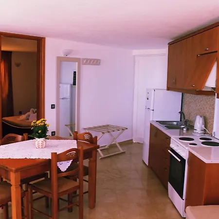 Aparthotel Mythos 2*