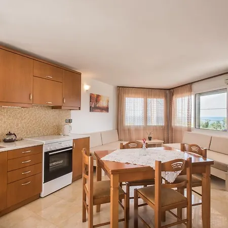 Aparthotel Mythos 2*